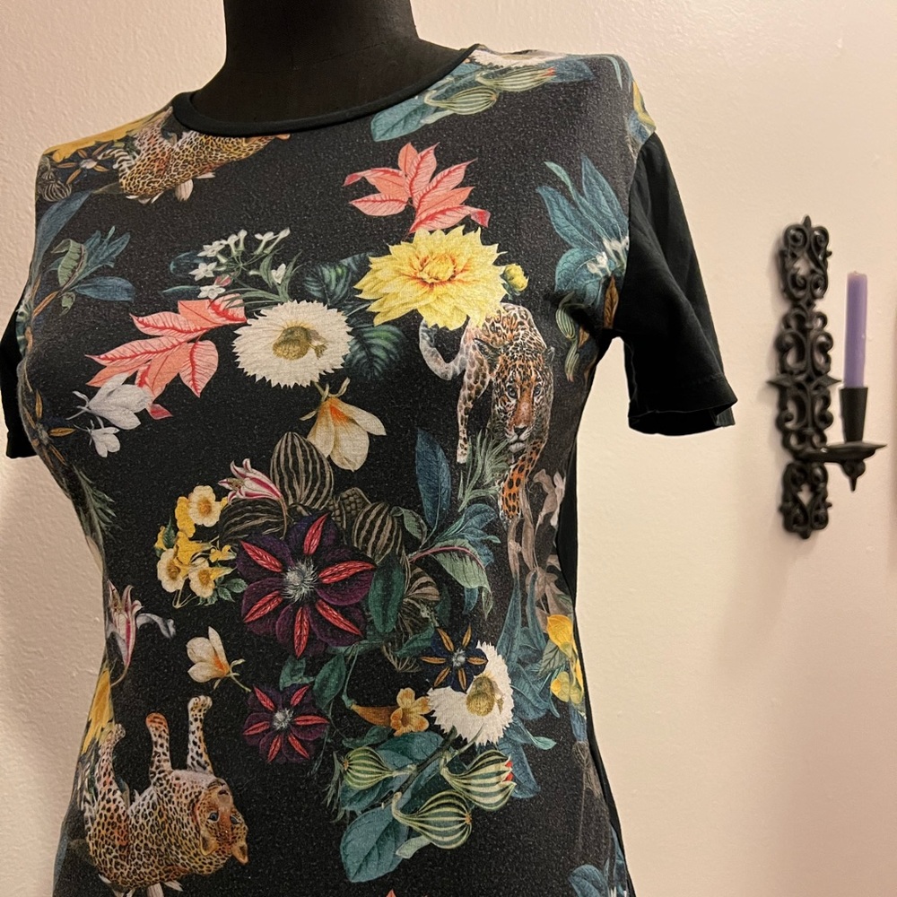 LE 31 Exclusivite Simons mens T-shirt but I’d wear it! 
🧡🖤cheetahs🧡🖤 size sm